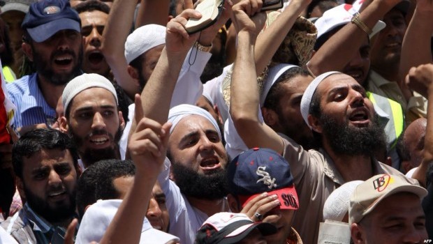 Egyptian Belly-Dancer Islamists Face Off