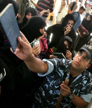 In first taste of freedom, Palestinians cross Gaza-Egypt border without Israeli controls