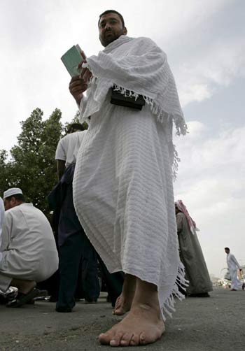 Saudi Arabia Deploys 60,000 Men to Secure Hajj