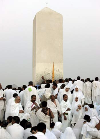 Pilgrims start devil-stoning rite at climax of haj