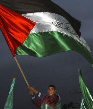 Hamas shocks Palestinians, world by winning majority in parliament