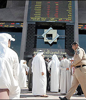 Record drop in shares index sends Kuwaiti investors protesting