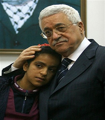 Girl Becomes symbol of Palestinian Mourning