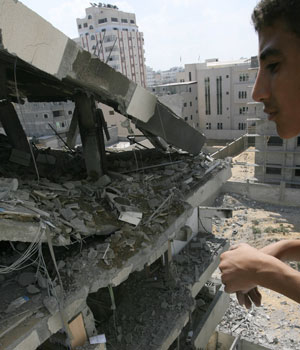 Israel kills 12 in Gaza as fighting intensifies