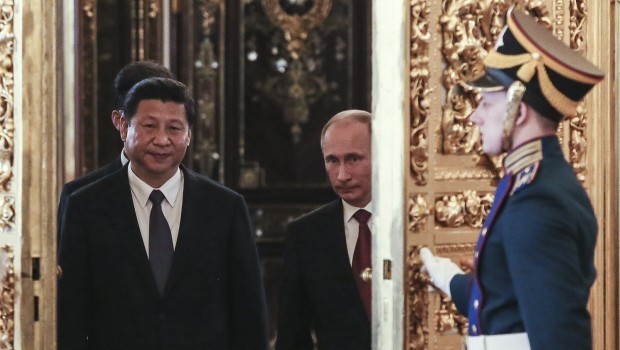 In Lavish Reception, Putin Greets China President