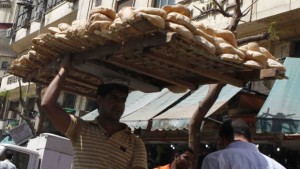 A man carries bread on wooden racks to be sold to customers in Cairo, on April 11, 2013. The Egyptian government has auctioned off USD 600 million to purchase staple goods. Source: REUTERS/Amr Abdallah Dalsh