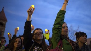 Mourners raise candles for bomb victims two days after multiple explosions at the Boston Marathon killed three and injured 176 in Cambridge, Massachusetts April 17, 2013. (REUTERS/Adrees Latif)