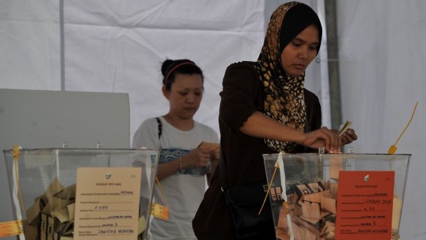 Malaysia Ruling Coalition Leads Early Poll Results