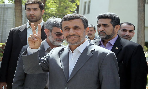 Iran: Hardliners crack down on Ahmadinejad supporters