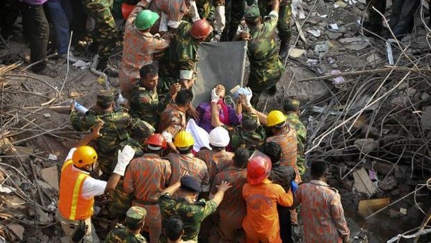 Bangladesh workers find survivor in factory rubble