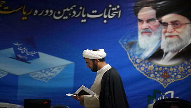 High-profile Iranian candidates register