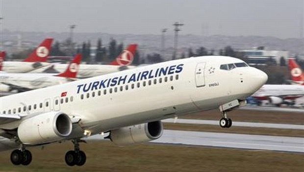 Turkish airlines backs down on lipstick ban