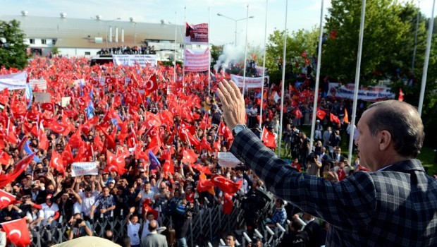 Erdoğan calls on supporters to teach protesters “a lesson” in elections
