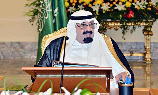 Saudi monarch warns against foreign interference in regional crises