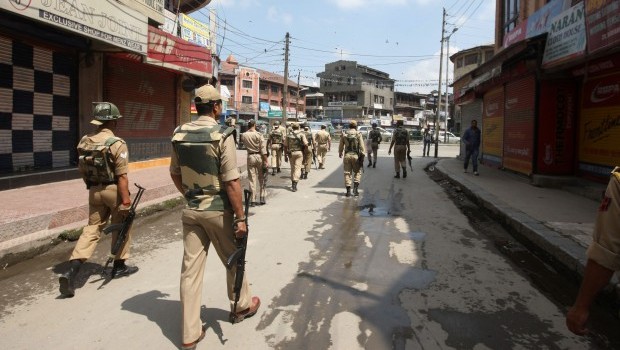 Policeman, rebel killed in Indian Kashmir fighting