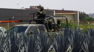 Mexican soldiers patrol the surroundings of Guadalajara international airport, in Guadalajara, Jalisco State, Mexico, on August 15, 2013. (AFP PHOTO/Hector Guerrero)