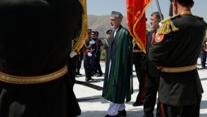 Afghan president Hamid Karzai (C) inspects a guard of honor during Independence Day celebrations at the Defense Ministry compound in Kabul on August 19, 2013. (AFP PHOTO/SHAH Marai)