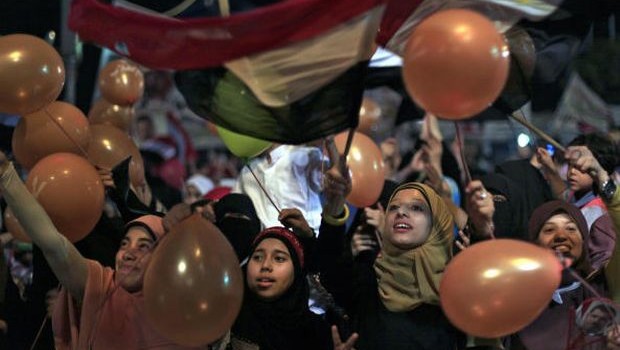 Politics to fore as Egyptian rivals celebrate Eid