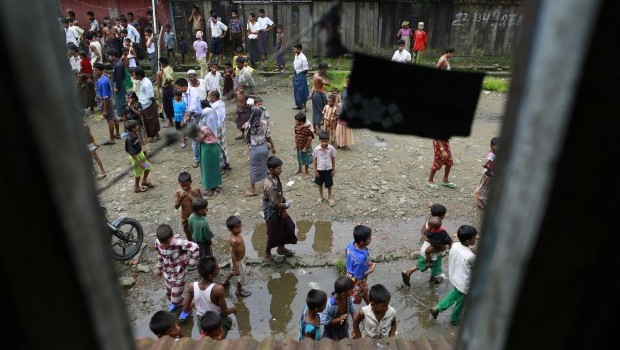 Buddhists torch Muslim homes in Myanmar