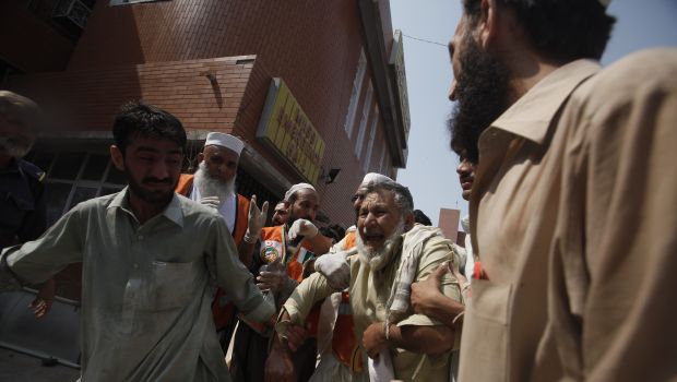 Car bomb kills 33 in northwest Pakistan