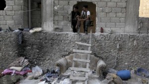 Free Syrian Army fighters look out of a hole in a wall in Ashrafieh, Aleppo, on September 20, 2013. (REUTERS/Muzaffar Salman)