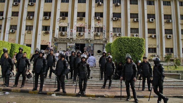 Brotherhood students raise Al-Qaeda flag at Al-Azhar University campus—university source