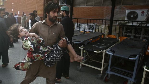 Bomb kills 2 in Pakistan anti-polio drive