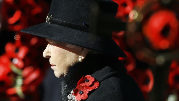 In London, queen leads annual tribute to war dead