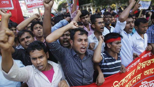 Violent Bangladesh garment pay clash shuts over 100 factories