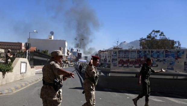 Car bomb hits Yemen’s Defense Ministry, killing 27