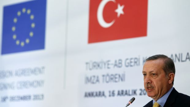 Turkey, EU sign deal for talks on visa-free travel