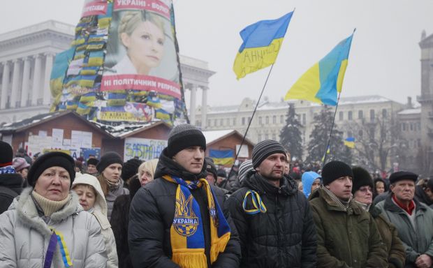 Kiev protesters gather, EU and Putin joust