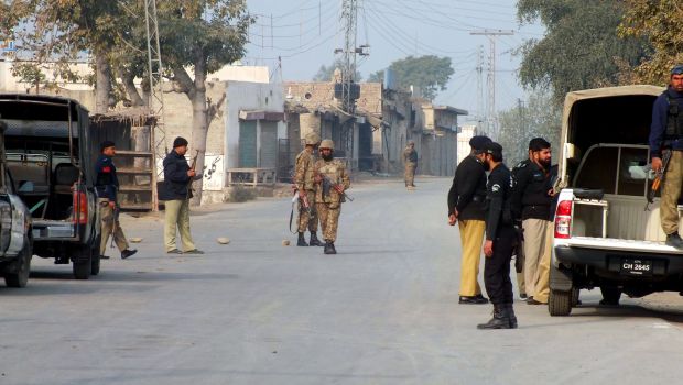 Bomb kills 20 troops in NW Pakistan