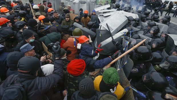 Protesters clash with police at large Ukraine rally
