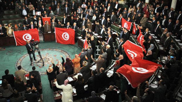 Tunisia approves new constitution, appoints government