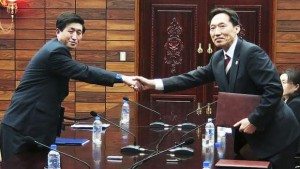 Head of the South Korean working-level delegation Lee Duk-haeng, right, shakes hands with his North Korean counterpart Park Yong Il after an agreement to allow families separated since the war between the two countries to reunite was signed at Tongilgak in the North Korean side of Panmunjom on Wednesday, February 5, 2014. (AP Photo/South Korean Unification Ministry)