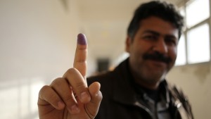 A man shows his ink-stained finger after casting his ballot during a vote to elect a constitution-drafting panel in Benghazi February 20, 2014. Libyans head to the polls on Thursday to elect a body to draft a new constitution, marking a step in the country's transition after the overthrow of dictator Muammar Gaddafi in 2011. REUTERS/Esam Omran Al-Fetori (LIBYA - Tags: POLITICS ELECTIONS TPX IMAGES OF THE DAY)