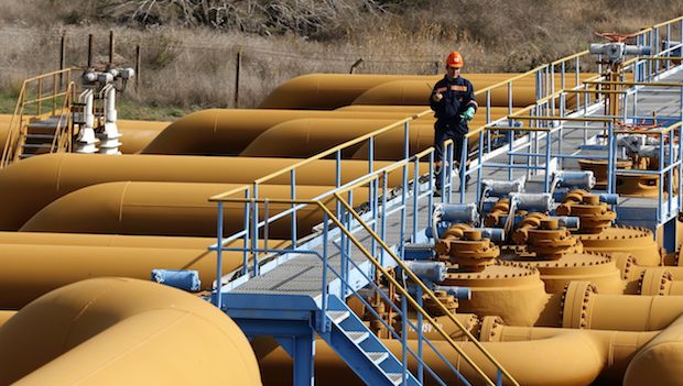 Iraqi Kurdistan loads 1st pipeline oil sale despite row with Baghdad