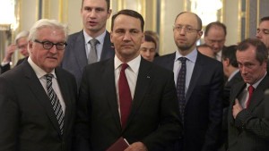 Poland's Foreign Minister Radoslaw Sikorski (C), German counterpart Frank-Walter Steinmeier (L), Ukraine's opposition leaders Vitaly Klitschko (2nd L) and Arseny Yatsenyuk (2nd R) prepare to leave after signing an EU-mediated peace deal with President Viktor Yanukovich, aiming to end a violent standoff that has left dozens dead and opening the way for a early presidential election this year, at the presidential headquarters in Kiev February 21, 2014. Russian-backed Yanukovich - under pressure to quit from the mass demonstrations in Kiev - earlier offered a series of concessions to his pro-European opponents, including a national unity government and constitutional change to reduce his powers, as well as the presidential vote. REUTERS/Konstantin Chernichkin (UKRAINE - Tags: POLITICS CIVIL UNREST)