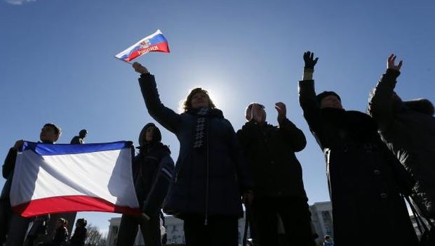 Crimea declares independence; West hits back
