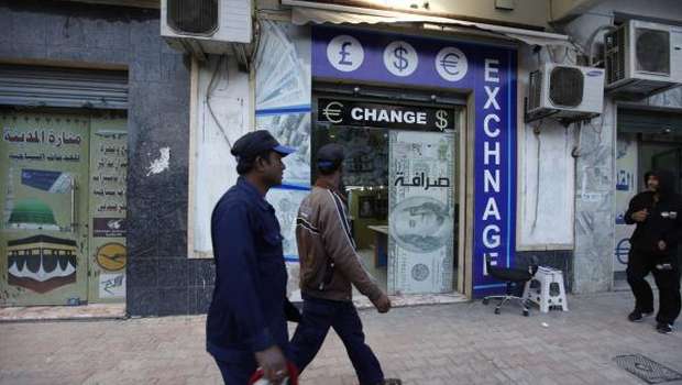 Libya burns cash, halts projects to battle budget crisis