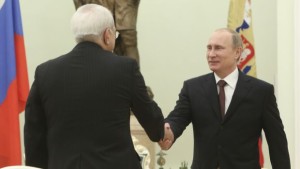 Russian President Vladimir Putin (R) welcomes Iran’s Foreign Minister Mohammad Javad Zarif as they meet in Moscow’s Kremlin, on January 16, 2014. (SERGEI KARPUKHIN/AFP)