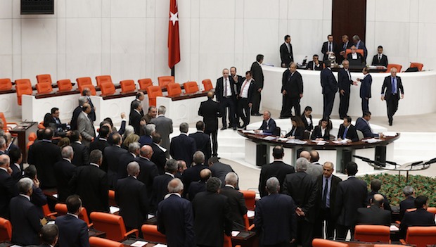 Turkey’s parliament meets to take up corruption