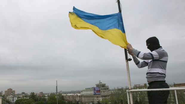 Oil slips below $110, near 7-week highs on Ukraine