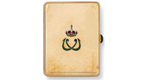 A golden cigarette case showing the monogram of King Farouk, made in Egypt between 1936 and 1952. (Photo courtesy of Christie's)