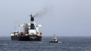 The oil tanker the Morning Glory during the unloading of oil in the Libyan sea port of Zawiya on April 4, 2014. (AFP PHOTO/MAHMUD TURKIA)