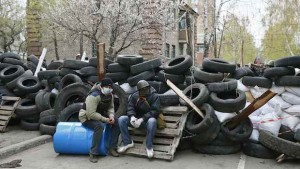 Pro-Russian protesters sit at barricades at the police headquarters in Slaviansk on April 12, 2014. (REUTERS/Gleb Garanich)
