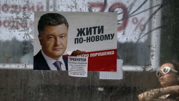 Ukrainians back billionaire to save them from crisis