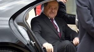 The president of Iraq's autonomous Kurdish region, Massoud Barzani, leaves the Elysée Palace in Paris on May 23, 2014, after a meeting with the French President. (AFP PHOTO/BERTRAND GUAY)