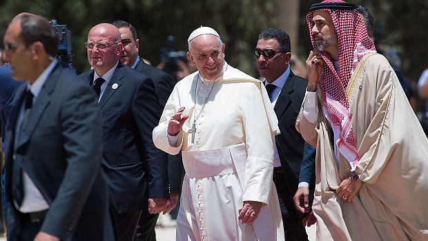 Pope Francis arrives in Jordan for Mideast trip